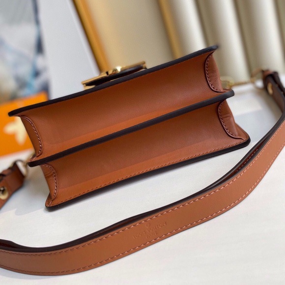 🥃Louis Vuitton Dauphine Monogram Shoulder Bag - Picture 5 of 9